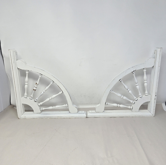 Farmhouse White Distressed Wood Corbels Shelf or Corner Decor 11.5x11.5x1.75 - Picture 3 of 9